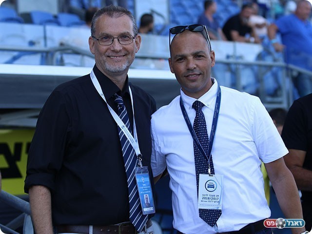 גיא גולדפרב (משמאל) ואיציק כהן (עודד חסין)